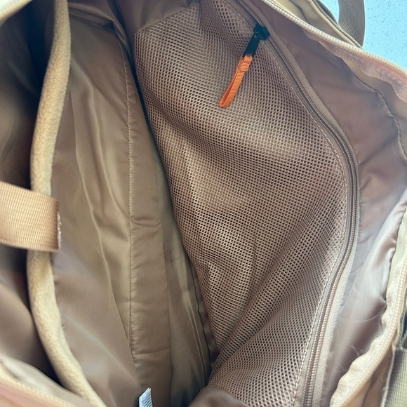 The North Face Basecamp Voyager Tote Bag Tan Brown - Picture 4 of 5